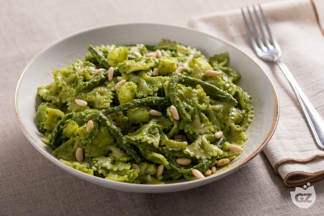 Cold pasta with pesto, potatoes, and green beans - Italian recipes by GialloZafferano