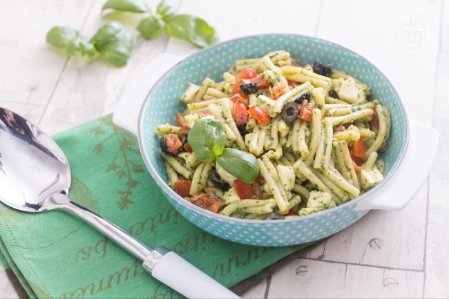 Cold pasta with garlic-free pesto - Italian recipes by GialloZafferano
