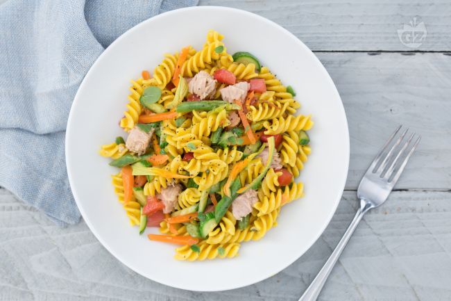 Cold pasta with vegetables and turmeric - Italian recipes by GialloZafferano