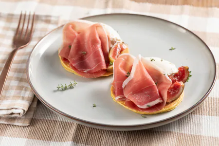 Raw ham and fig pancake