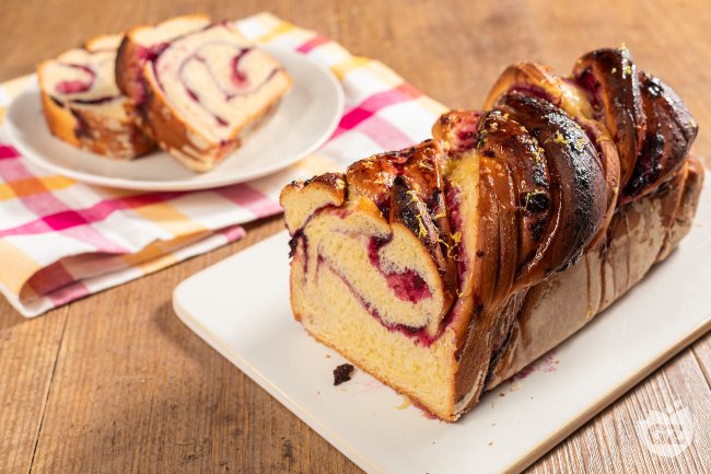 Lemon and Blueberry Babka - Italian recipes by GialloZafferano