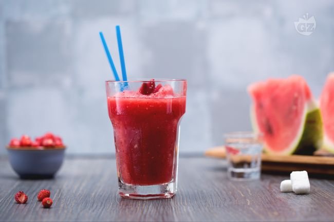 Watermelon Granita with Wild Strawberries and Vodka - Italian recipes by GialloZafferano