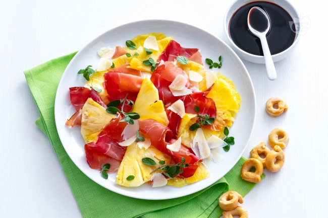 Pineapple and Speck Carpaccio - Italian recipes by GialloZafferano