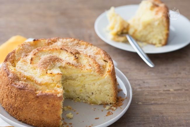 Coconut and Pineapple Cake - Italian recipes by GialloZafferano