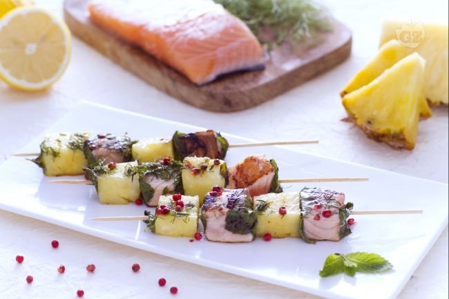 Pineapple and Lemon Salmon Skewers - Italian recipes by GialloZafferano