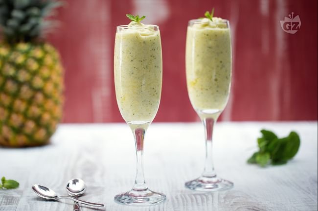 Pineapple and Mint Sorbet - Italian recipes by GialloZafferano