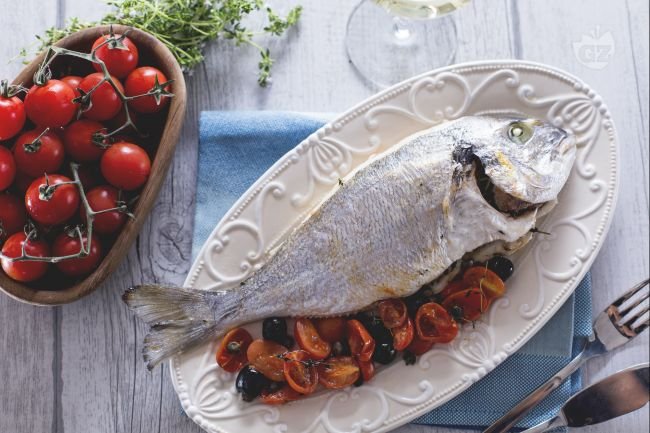 Sea bream Mediterranean style - Italian recipes by GialloZafferano