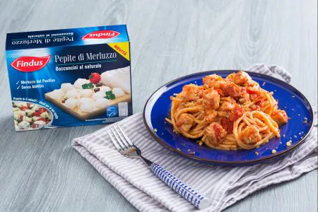 Spaghetti with Sauce, Cod, and Herb Bread