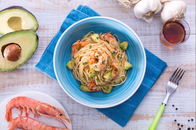 Spaghettini with Avocado and Shrimp - Italian recipes by GialloZafferano