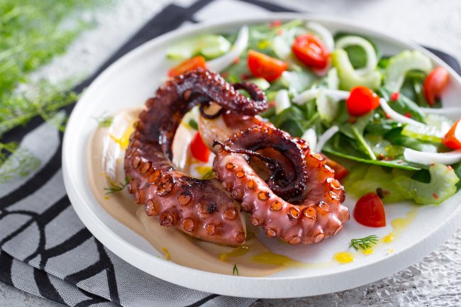 Grilled Octopus and Its Mayonnaise - Italian recipes by GialloZafferano