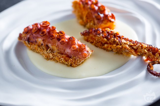 Grilled Octopus on Potato Cream - Italian recipes by GialloZafferano