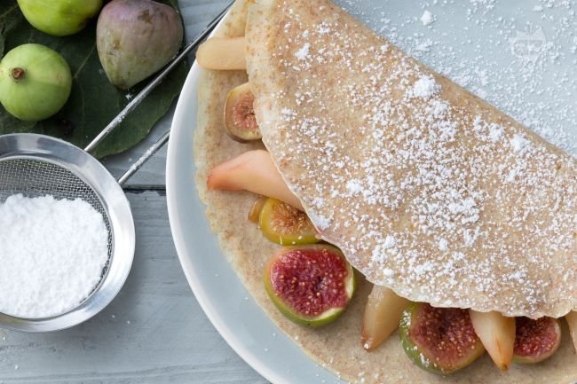 Whole Wheat Crepes with Figs and Pears - Italian recipes by GialloZafferano