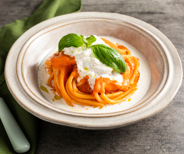 Bucatini with cherry tomatoes, stracciatella and basil