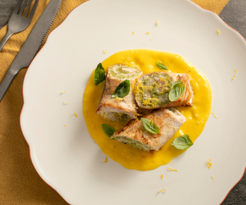 Swordfish rolls with mango sauce