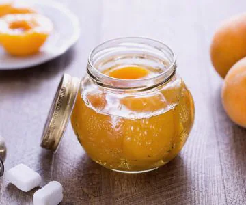 Peaches in syrup