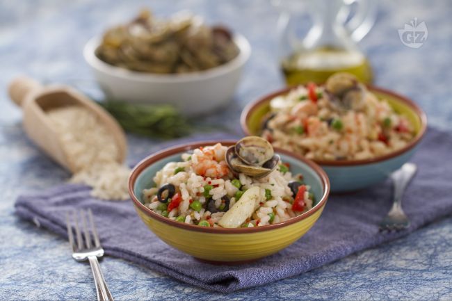 Rice Salad with a Hint of the Sea - Italian recipes by GialloZafferano