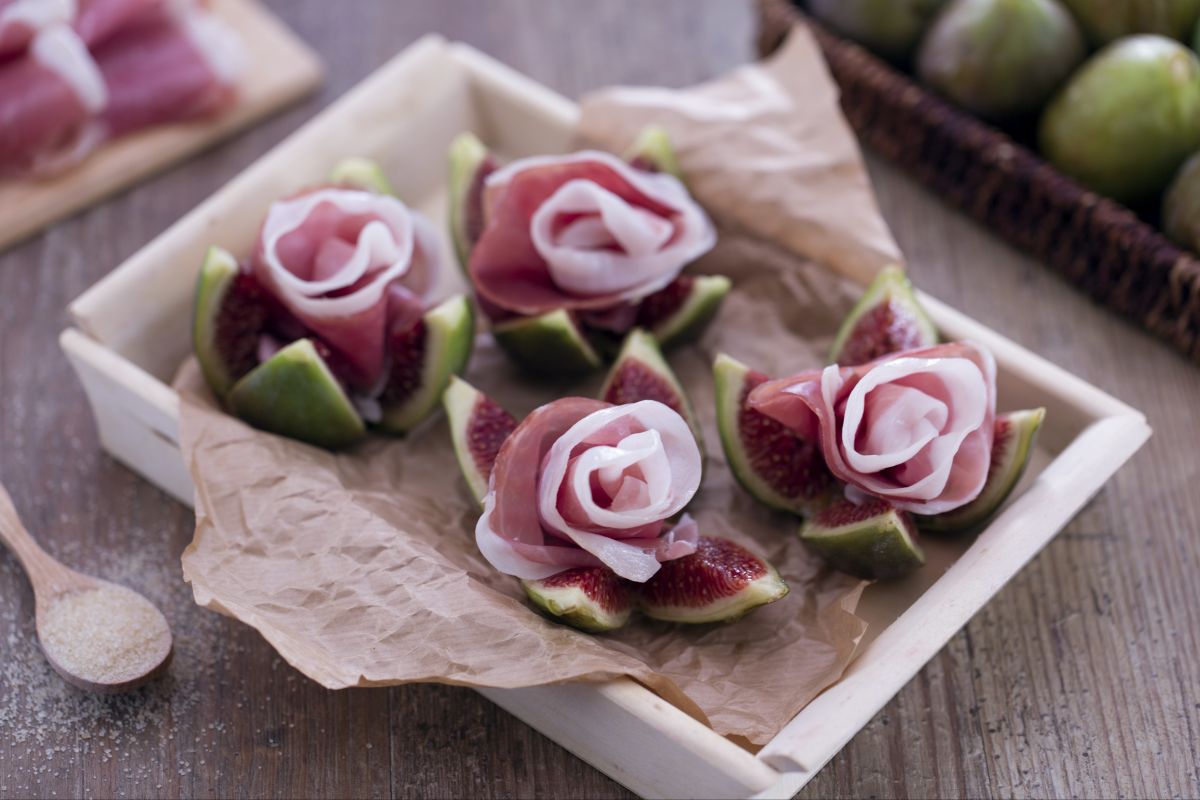 Ham Rosettes on Figs