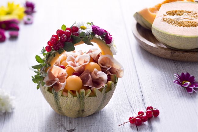 Ham and Melon Baskets - Italian recipes by GialloZafferano