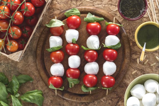 Cherry Tomato and Mozzarella Skewers - Italian recipes by GialloZafferano