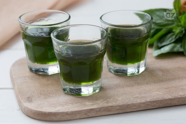 Basil Liqueur - Italian recipes by GialloZafferano