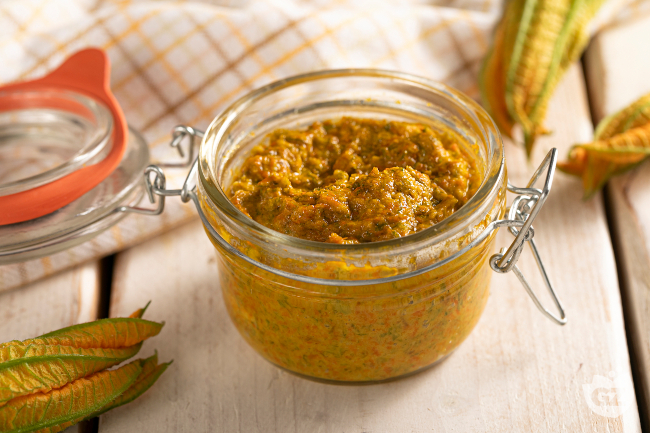 Pesto with Zucchini Flowers - Italian recipes by GialloZafferano