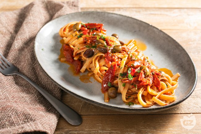 Pasta with Sun-Dried Tomatoes - Italian recipes by GialloZafferano