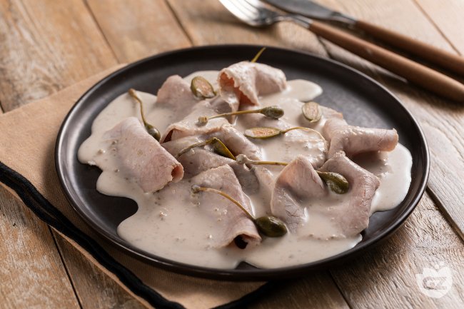 Light veal with tuna sauce - Italian recipes by GialloZafferano