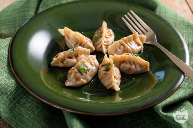 Chinese Vegetarian Dumplings in a Pan - Italian recipes by GialloZafferano