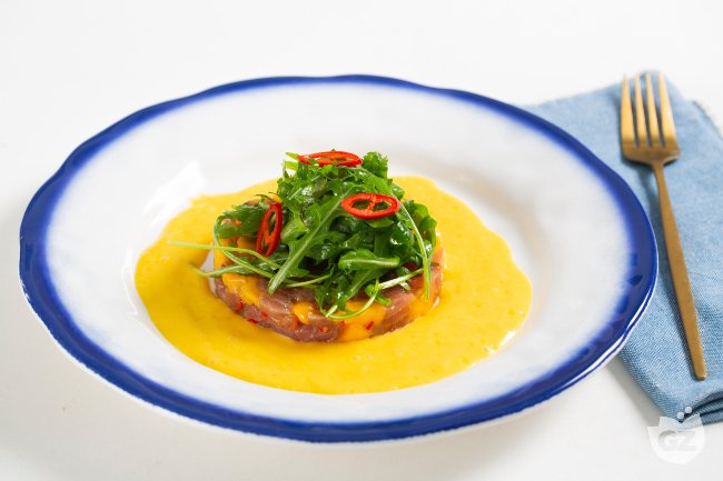 Marinated Tuna Tartare with Mango and Arugula - Italian recipes by GialloZafferano