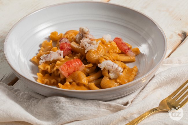 Mixed pasta with mantis shrimp and shrimp tails - Italian recipes by GialloZafferano
