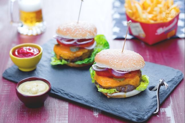 Cheeseburger - Italian recipes by GialloZafferano