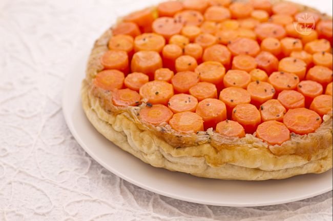 Upside-down Carrot and Onion Cake - Italian recipes by GialloZafferano