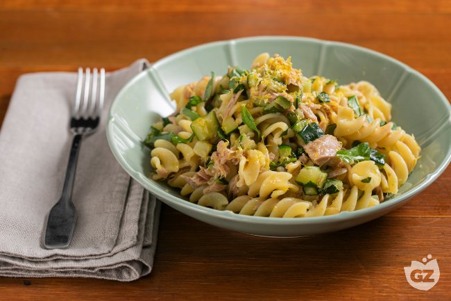 Cold pasta with tuna and zucchini - Italian recipes by GialloZafferano