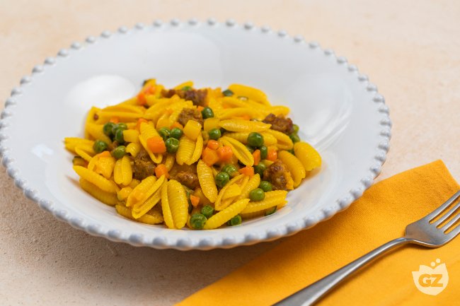 Malloreddus with vegetables, sausage and saffron - Italian recipes by GialloZafferano