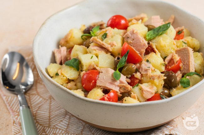 Potato and Tuna Salad - Italian recipes by GialloZafferano
