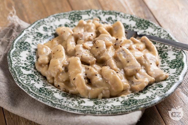 Pork strips with beer - Italian recipes by GialloZafferano