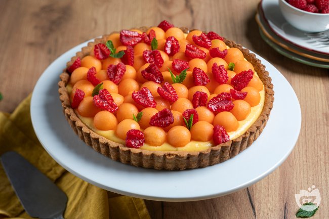 Tart with cream, melon, and raspberries - Italian recipes by GialloZafferano