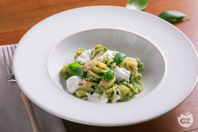 Pasta with Green Bean Pesto, Stracciatella and Shrimp Tartare | GialloZafferano