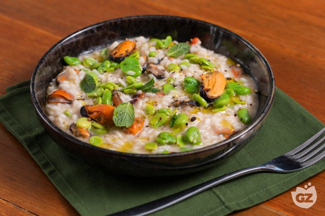 Risotto with mussels, fava beans, and pecorino - Italian recipes by GialloZafferano