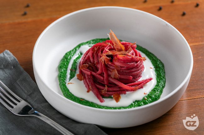 Beetroot Pasta on Spinach and Speck Cream: Easy Recipe