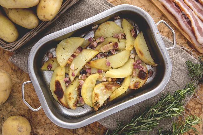Oven-Baked Potato Wedges with Bacon - Italian recipes by GialloZafferano