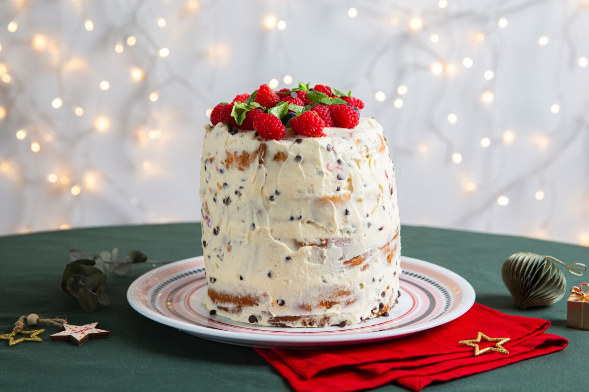 Naked cake with panettone