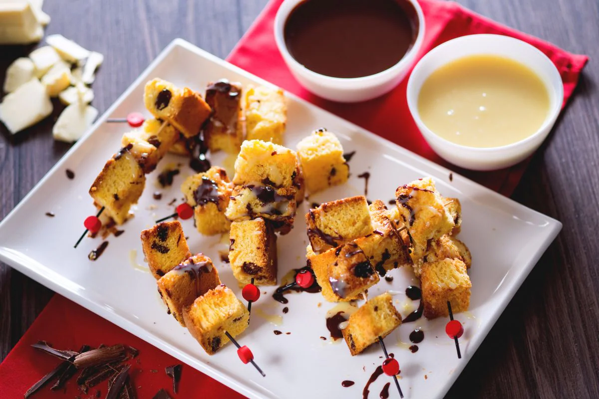 Panettone skewers with two chocolate fondue