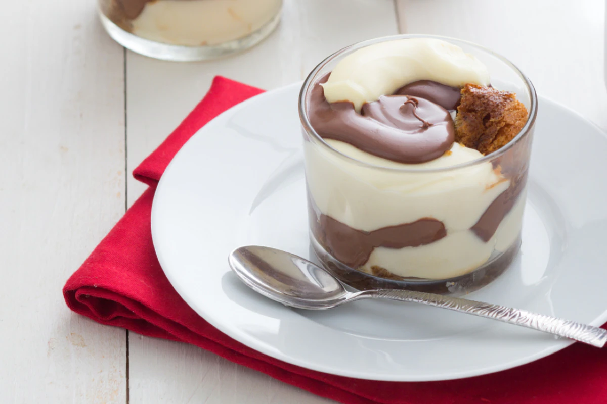 Cups of pandoro, cream and Nutella®