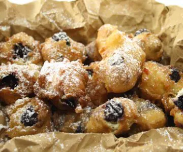 Grape fritters with Brandy and cinnamon