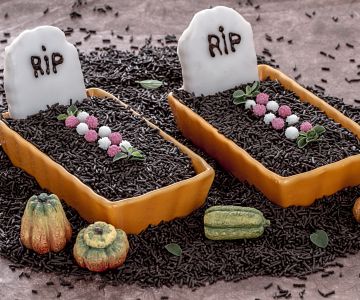 Sweet Halloween Tombs