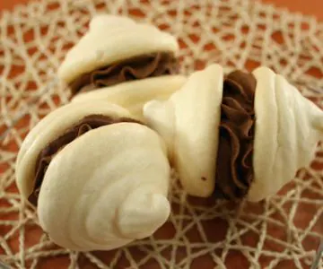 Double Meringues with Cocoa Whipped Cream