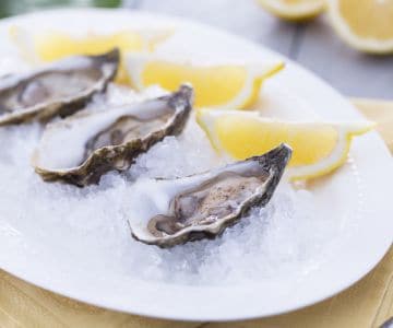 Oysters with Lemon and Pepper