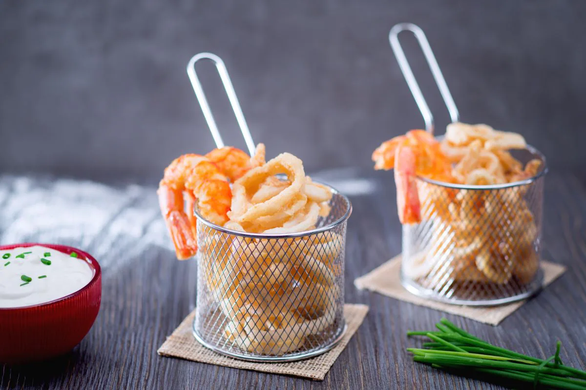 Mixed fried calamari and shrimp with mayonnaise and yogurt sauce