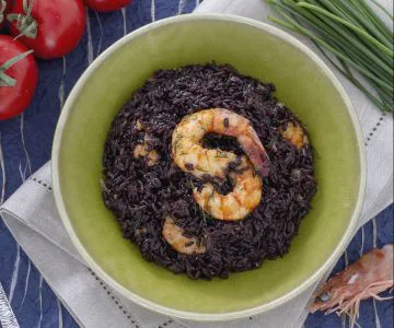 Venus rice with prawn tails